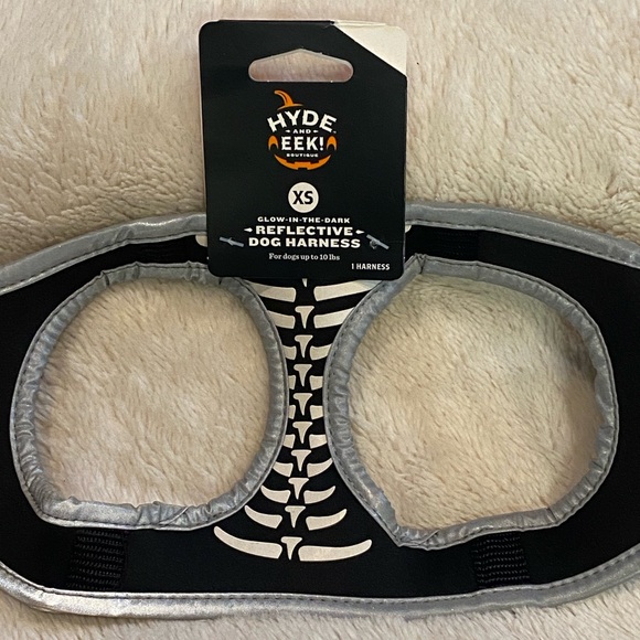 Hyde and Eek! Boutique Skeleton Glow Reflective Dog or Cat Harness Size XS NWT - Picture 2 of 7